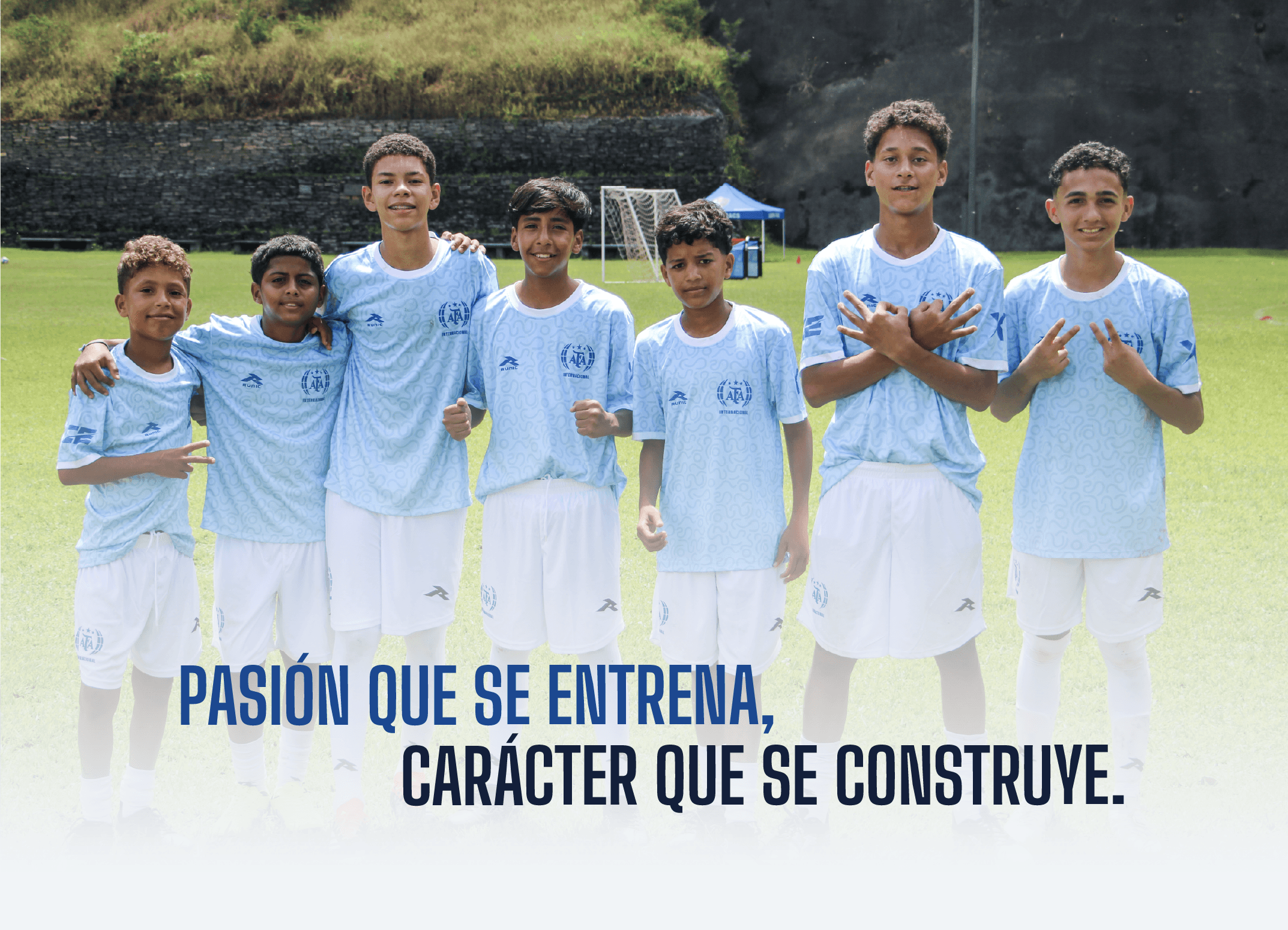 Equipo completo de Camp Experience — Pasión que se entrena, carácter que se construye